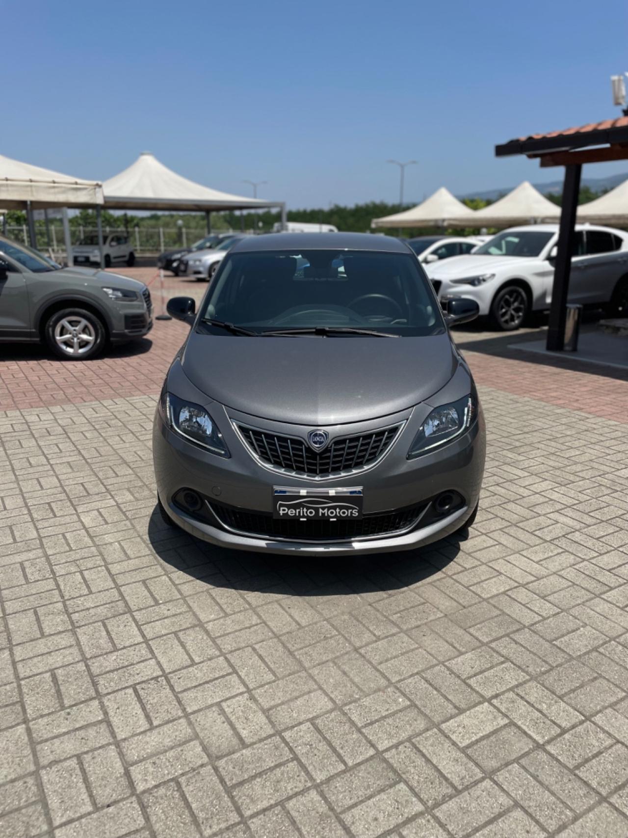 Lancia Ypsilon 1.0 FireFly 5 porte S&S Hybrid Ecochic Silver
