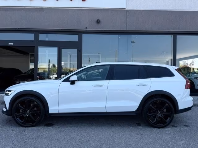 VOLVO V60 Cross Country B4 (d) AWD 197CV TETTO ARIBILE/R20