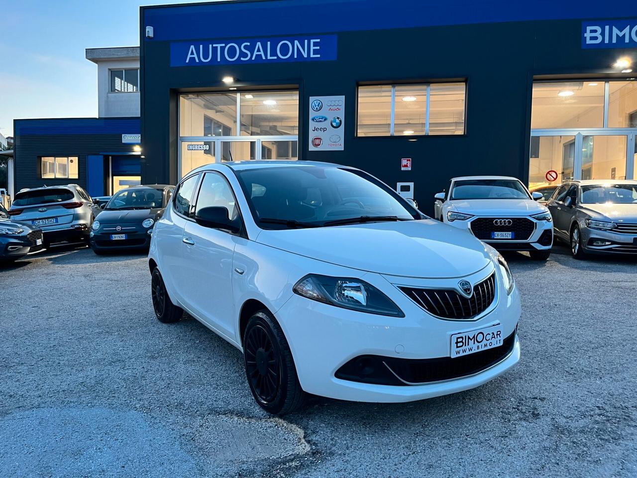 Lancia Ypsilon 1.0 FireFly 5 porte S&S Hybrid Ecochic Silver