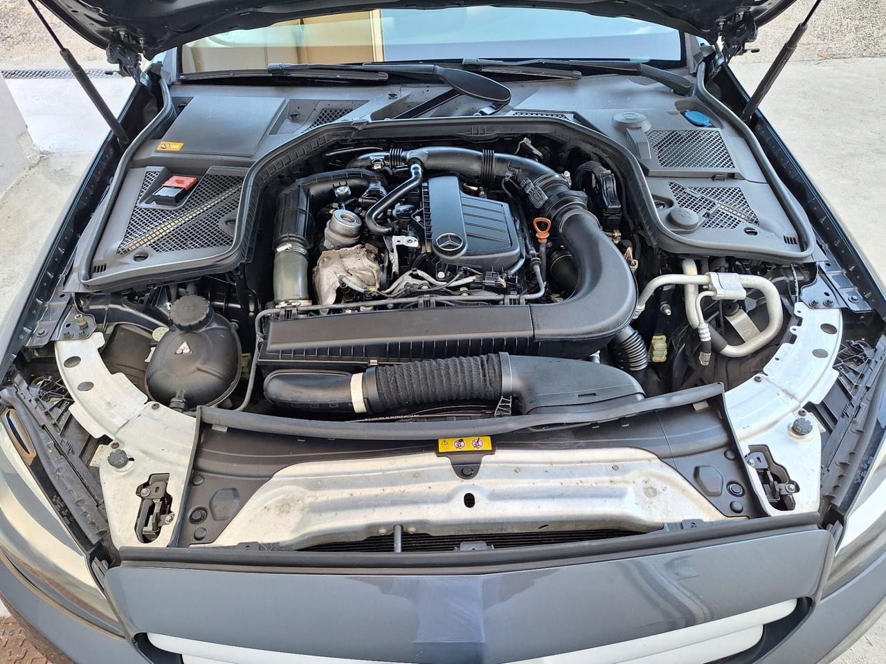 Mercedes Benz C 200 136cv. Automatica