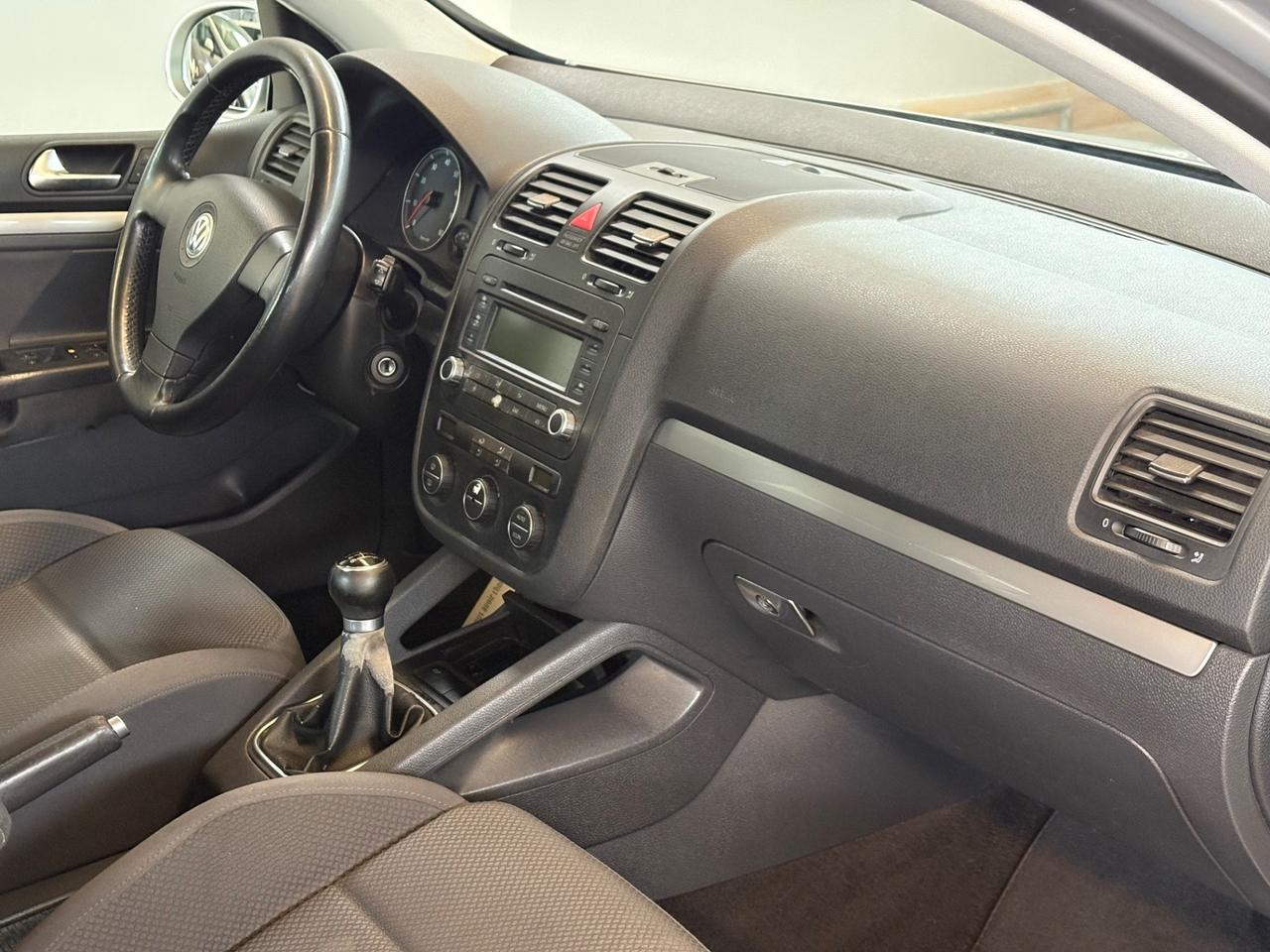 Volkswagen Golf 1.6 16V FSI 5p. Sportline