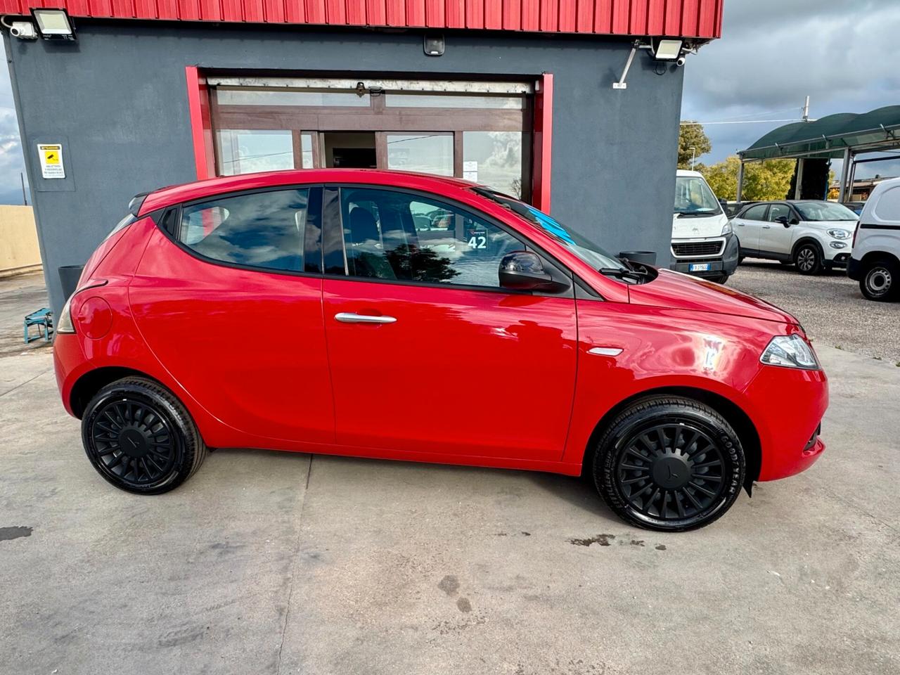 Lancia Ypsilon 1.0 FireFly 5 porte S&S Hybrid Silver Plus