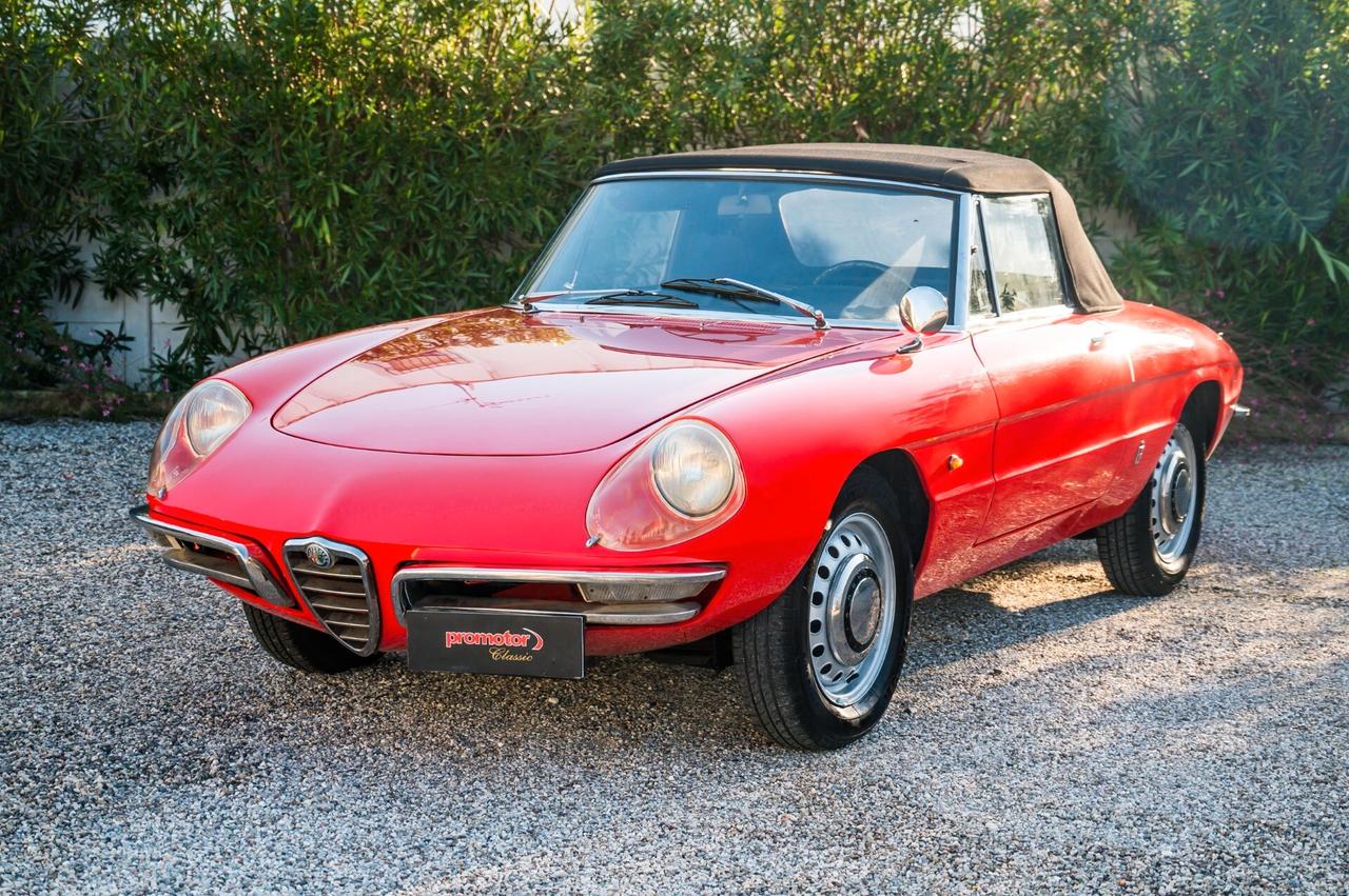 Alfa Romeo Spider 1600 Duetto ”Osso di Seppia”