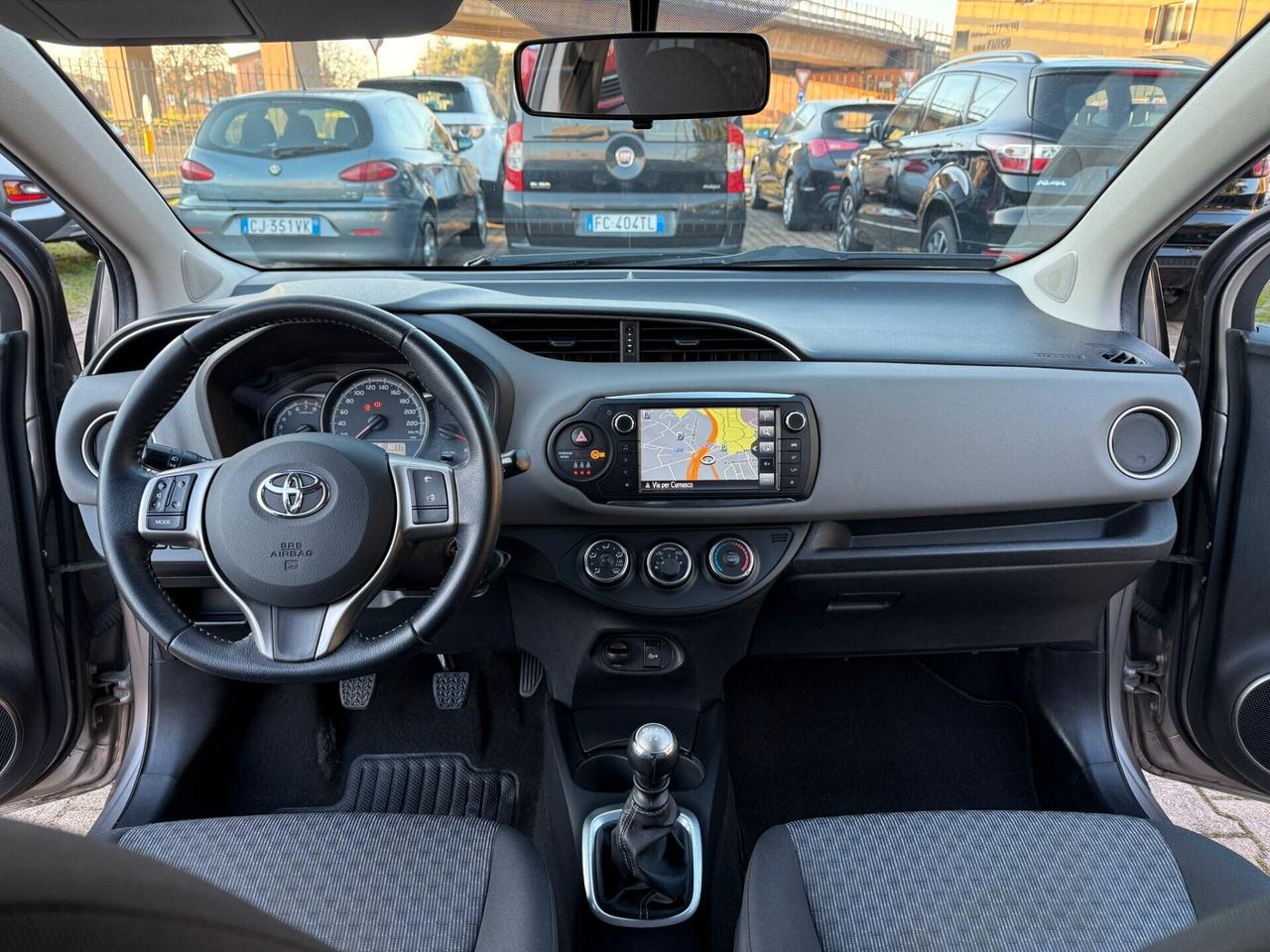 Toyota Yaris 1.3 5 porte TELECAMERA NAVIGA RADIO DIGITALE