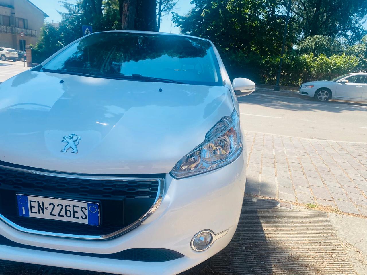 Peugeot 208 1.4 HDi 68 CV 3 porte Allure