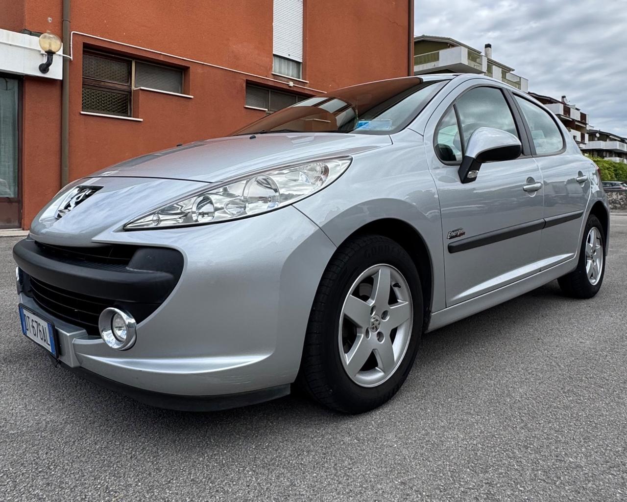 Peugeot 207 1.4 benzina soli 90.000km