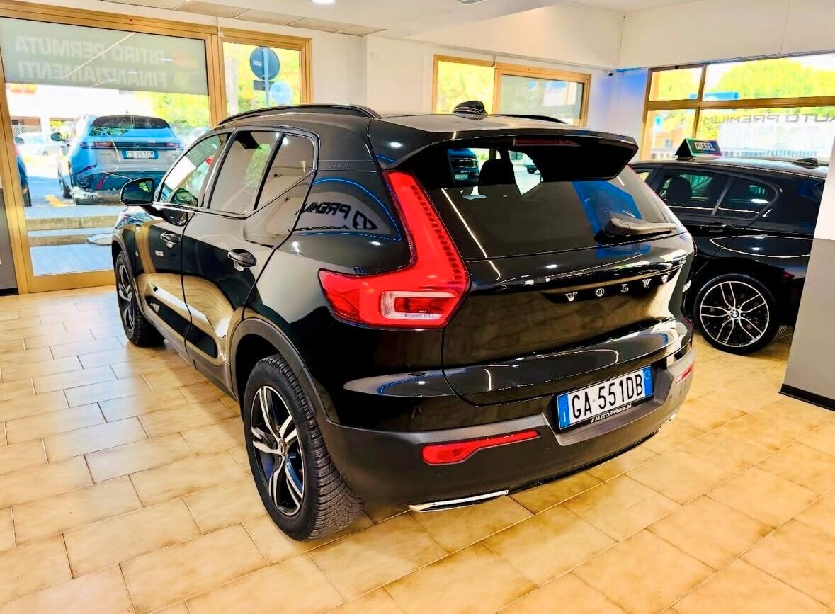 Volvo XC40 D3 R-design - R.Cam - CarPlay
