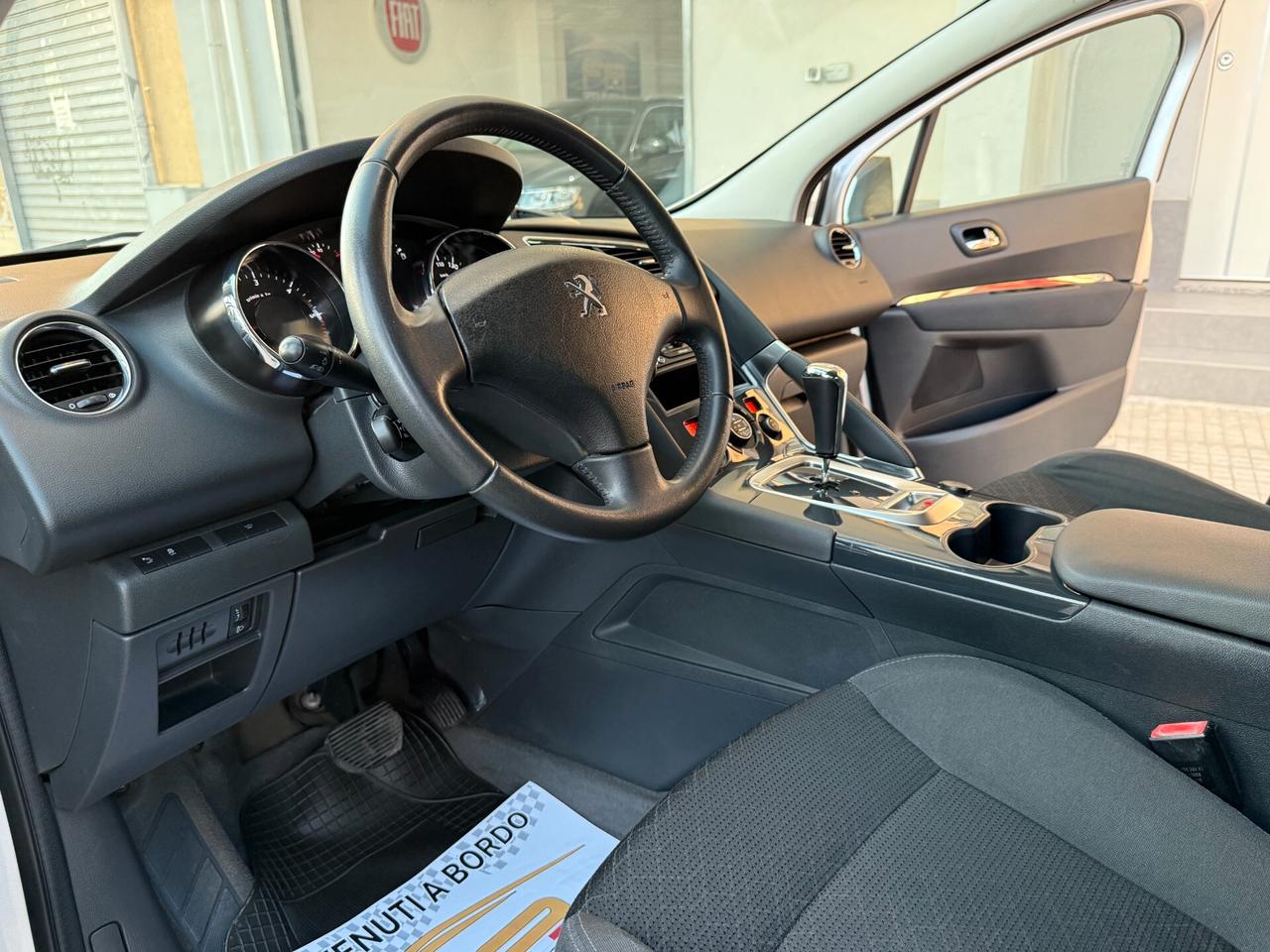 Peugeot 3008 1.6 eHDi AUTOMATIC NAVI LED - 2015