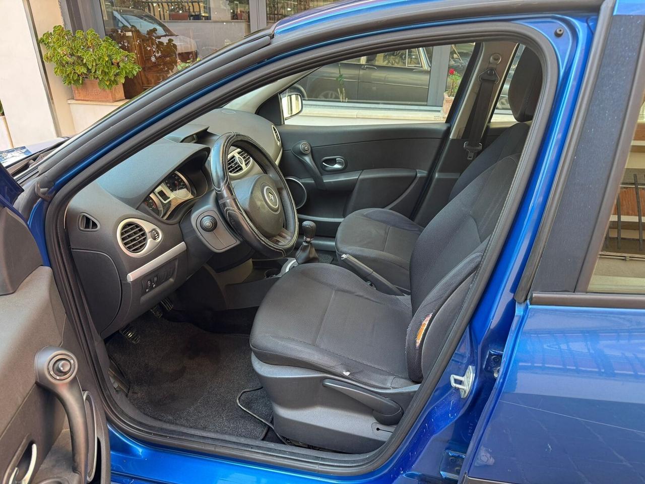 RENAULT Clio 1.2 16V 5 porte Luxe