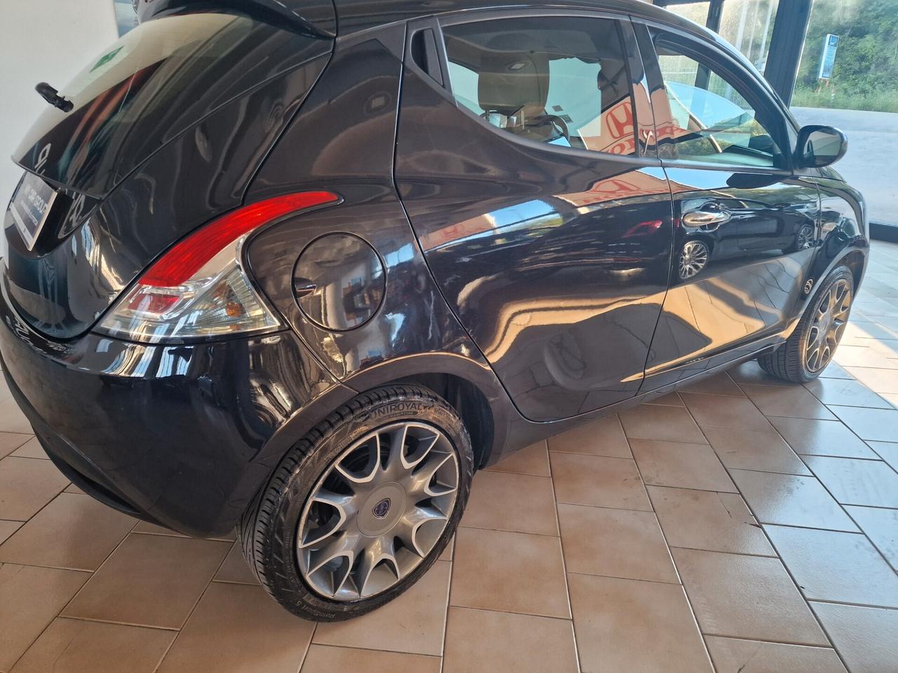 Lancia Ypsilon 1.2 69 CV 5 porte S&S Gold