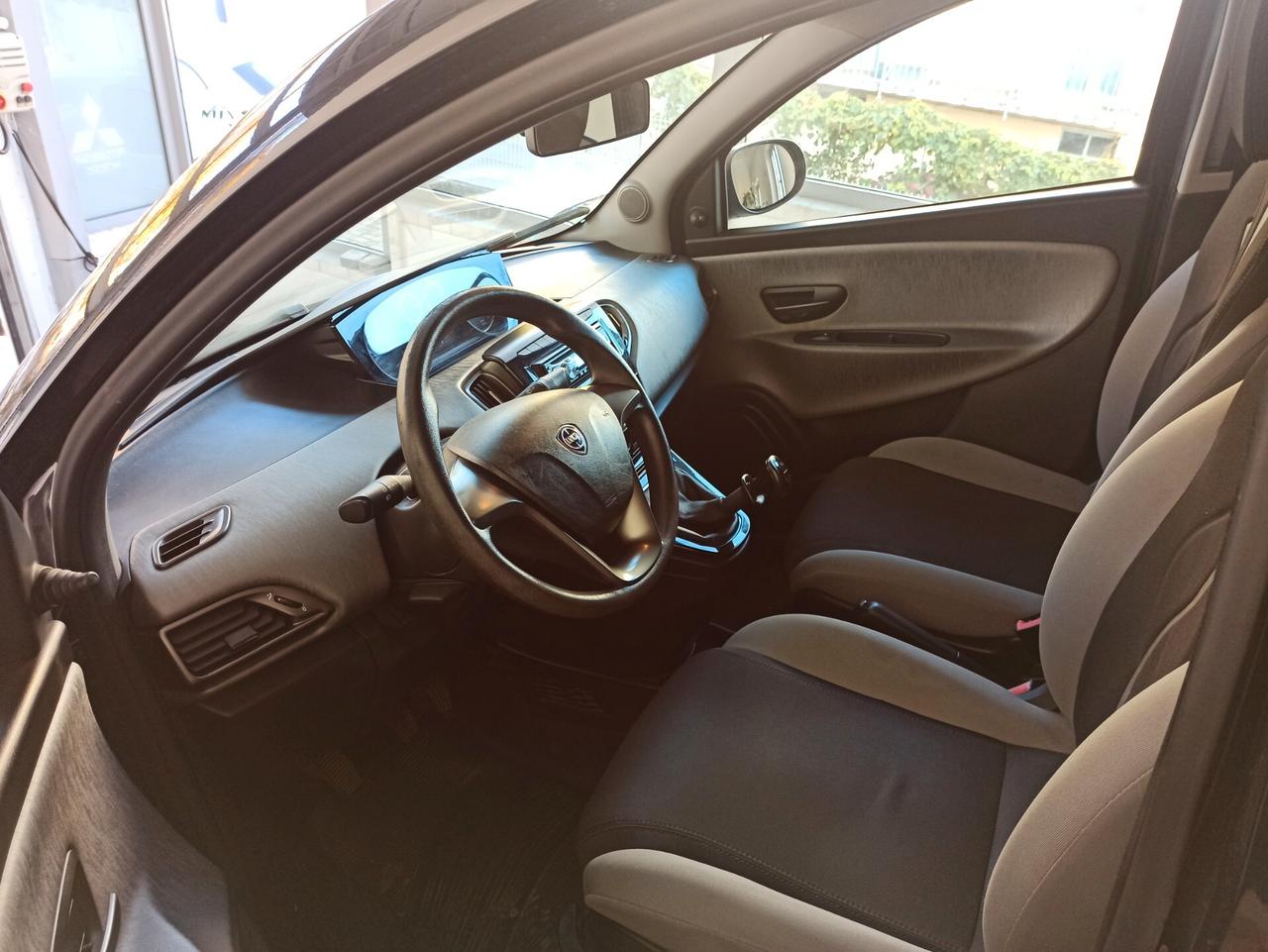 Lancia Ypsilon 1.2 69 CV 5 porte S&S Silver