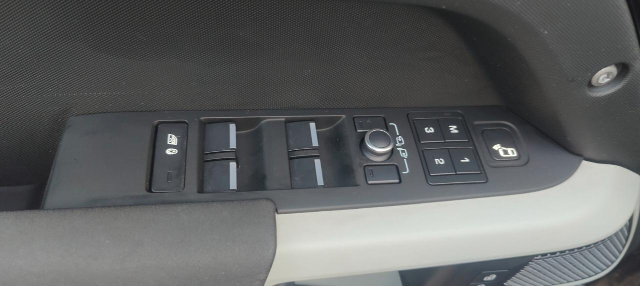 Land Rover Defender 110 3.0D Autocarro 5 posti 200 CV AWD SE