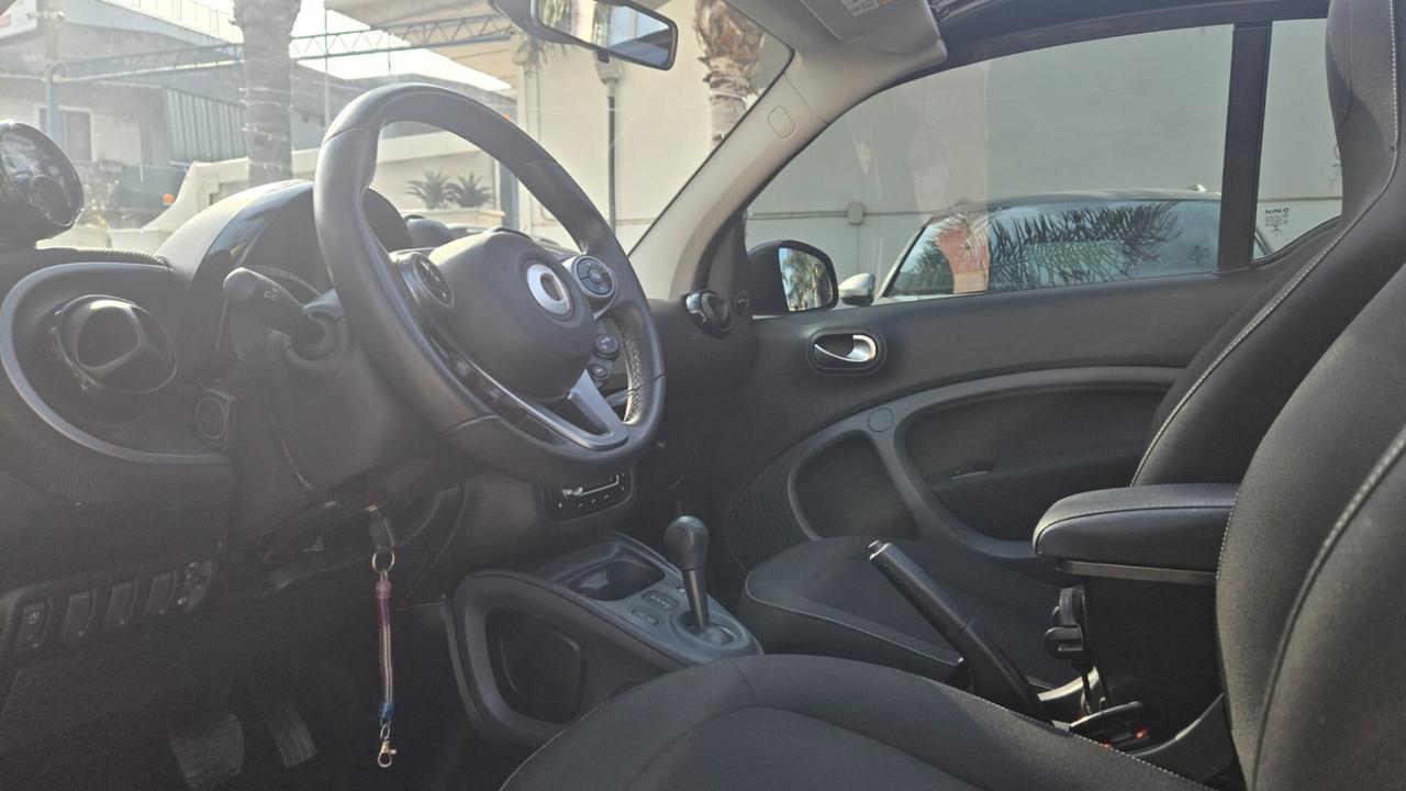 smart forTwo Cabrio 1.0 Passion 71cv twinamic my18 Lega App USB