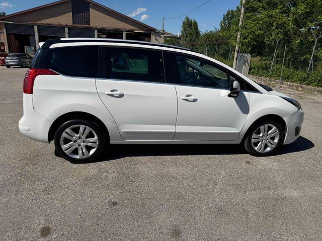 PEUGEOT 5008 1.6 HDi 115CV Allure senza nessun lavoro da fare