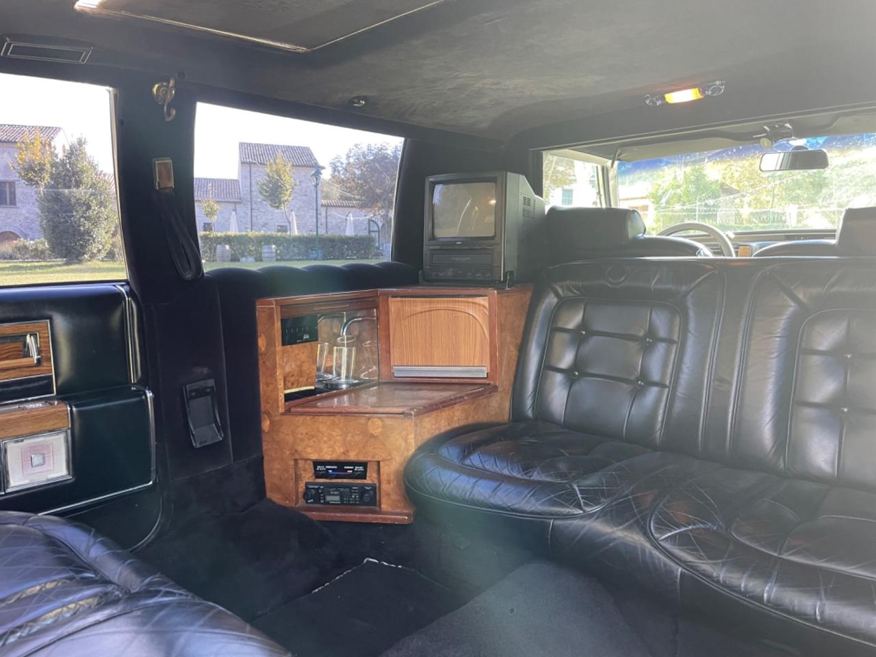 Cadillac limousine silverhawk