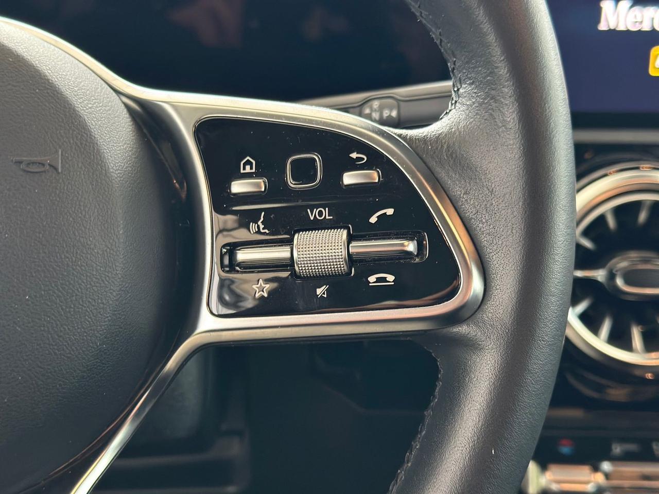 Mercedes-Benz CLA 180 Sport CLA 180 D