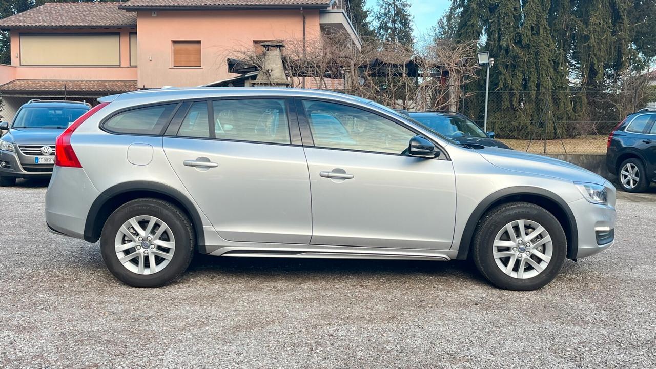 Volvo V60 Cross Country V60 Cross Country D3 Geartronic Momentum