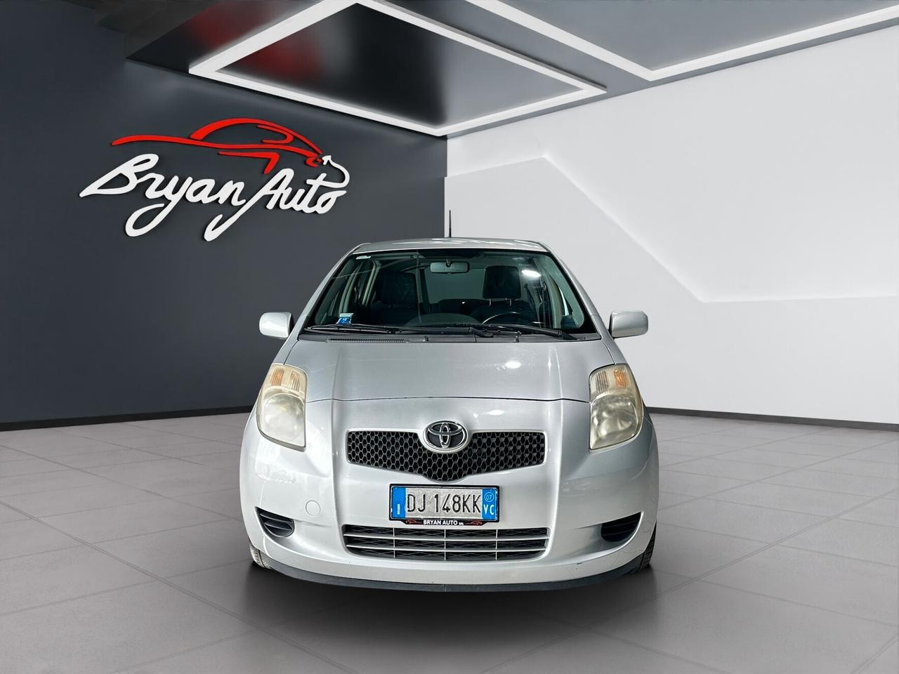 Toyota Yaris 1.0 5 porte Sol