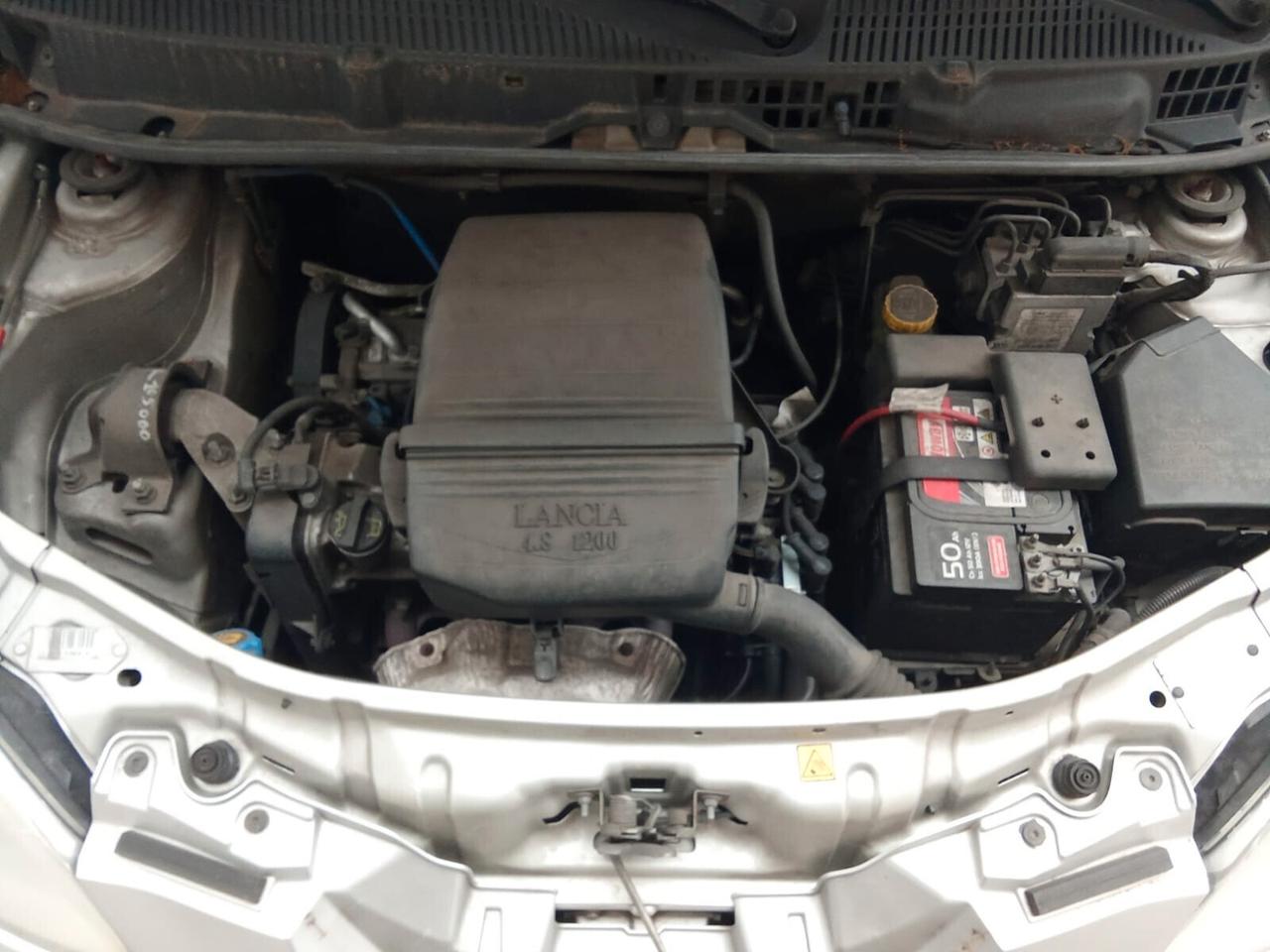 Lancia Ypsilon 1.2 Platino /44 KW/ NEOPATENTATI/