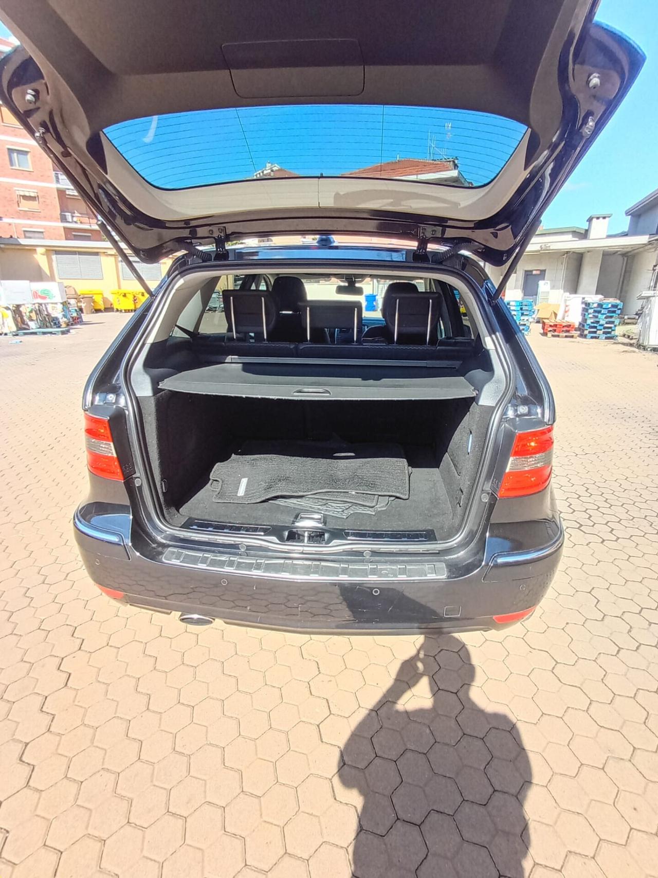 Mercedes-benz - APERTI AD AGOSTO