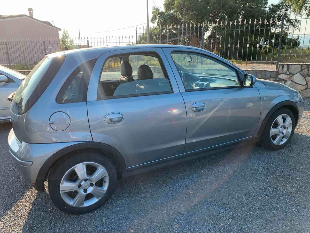 Opel Corsa 1.2i