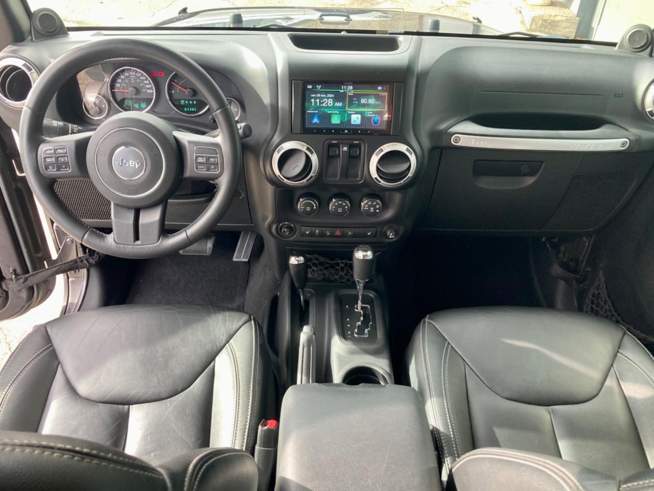 Jeep Wrangler Apple CarPlay, Soft Top