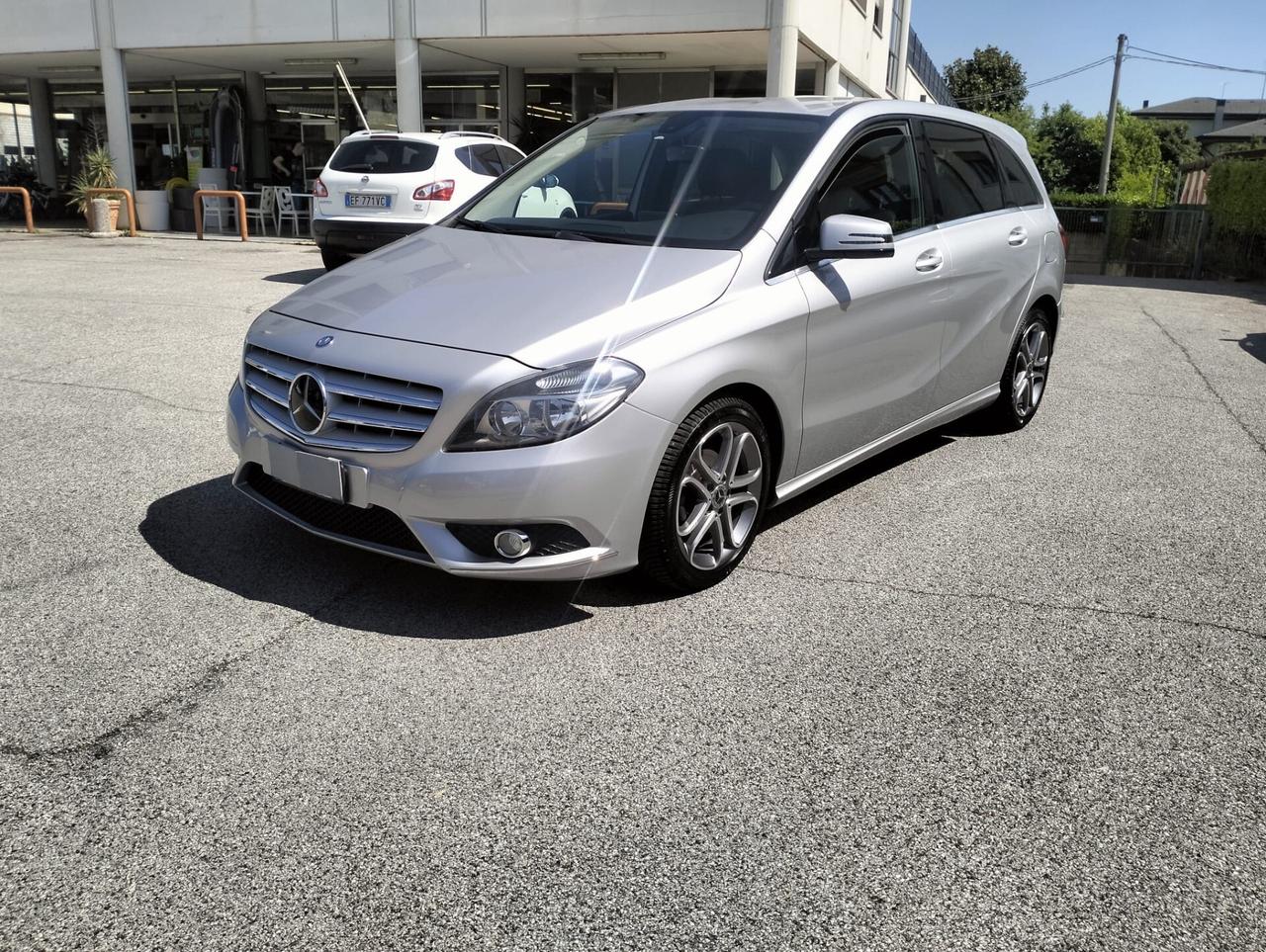 Mercedes-benz B 180 Benz Premium