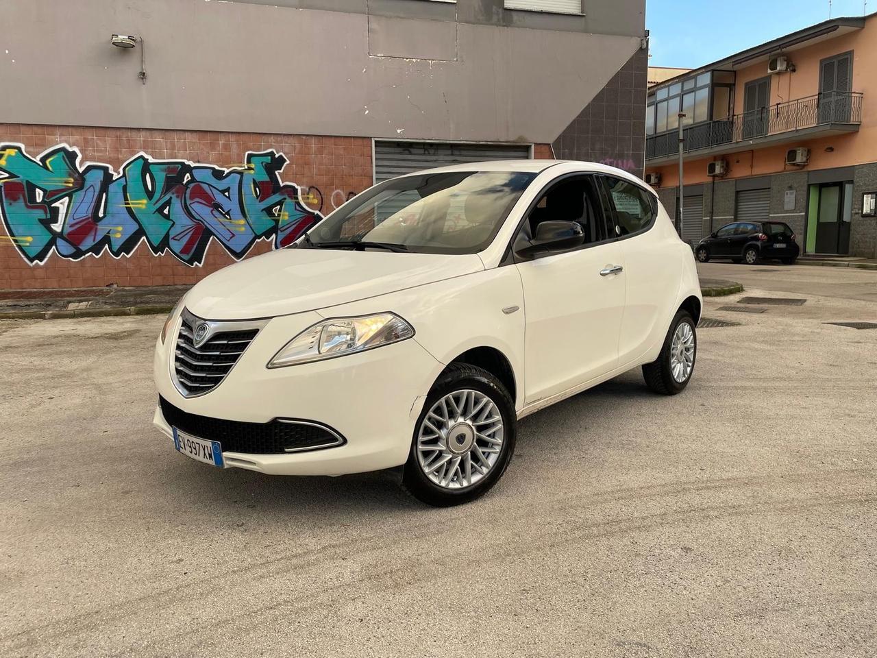 Lancia Ypsilon 0.9 TwinAir 85 CV 5 porte Metano Ecochic Gold
