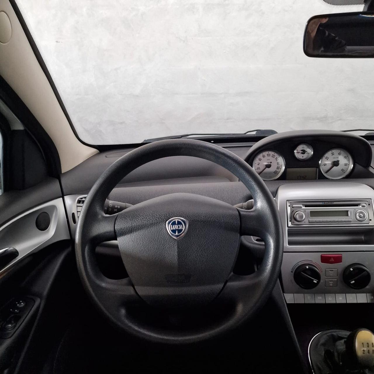 Lancia Ypsilon 1.3 MJT 75 CV Unyca