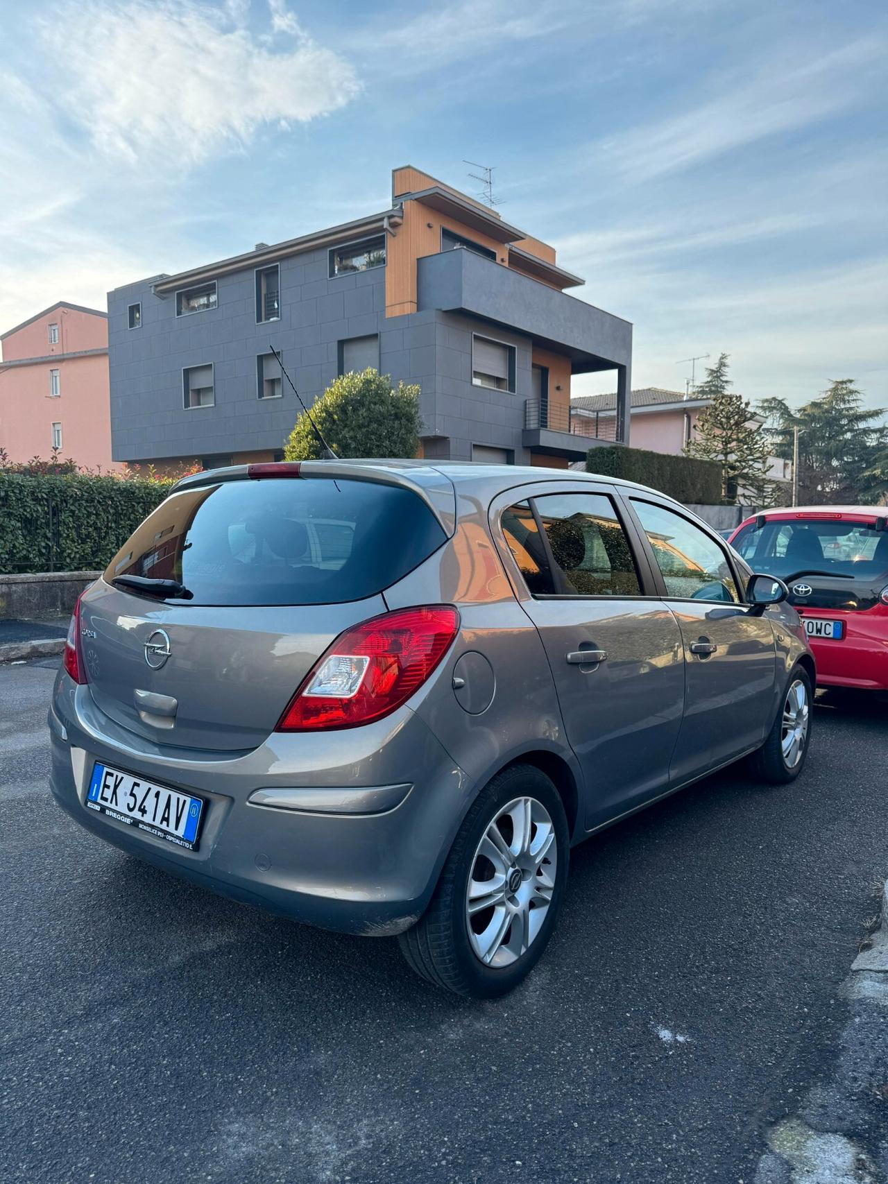 Opel corsa 1.2 benzina 2011 70k km