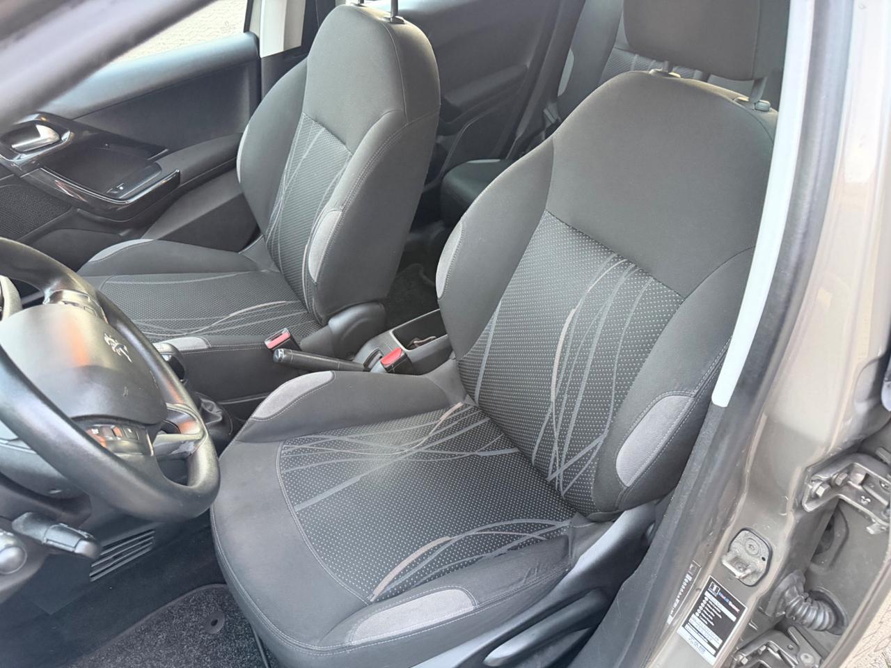 Peugeot 208 1.4 HDi 68 CV 5 porte Allure