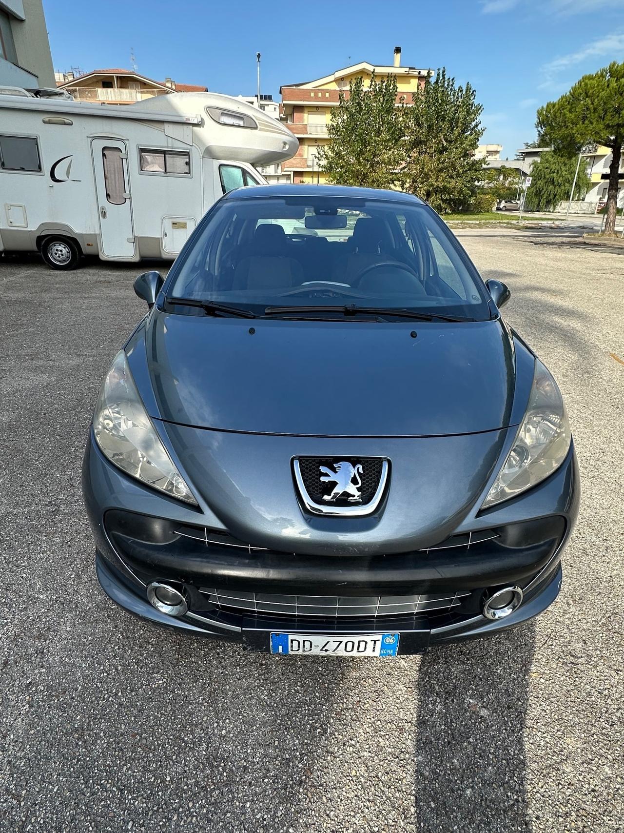 Peugeot 207 1.6 HDi 110CV neopatentati