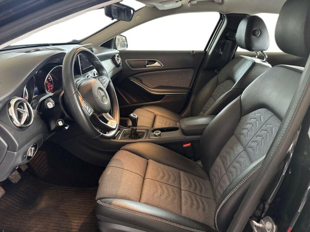 Mercedes GLA 180 180 Business 7G-DCT