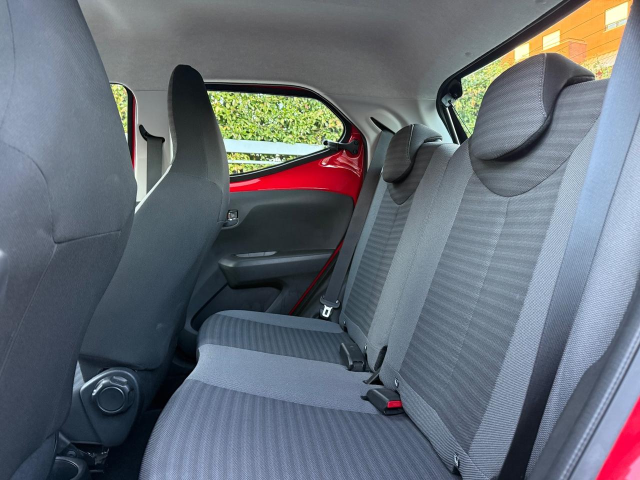 Toyota Aygo Connect 1.0 5 porte x-play + GARANTITA