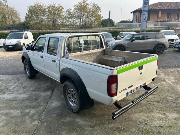 NISSAN Navara 2.5 D 4p. Double Cab Efficient