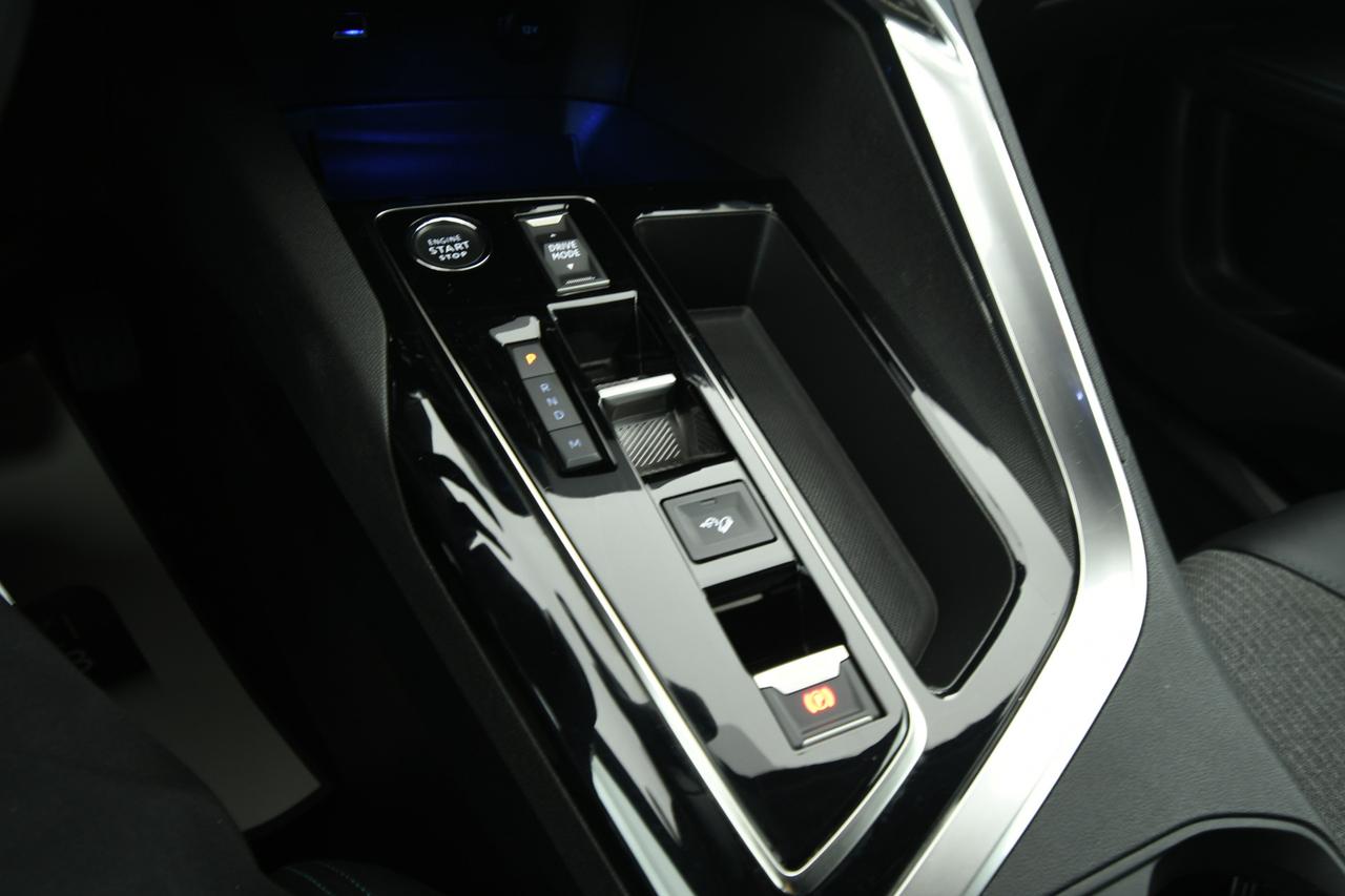 PEUGEOT 5008 1.5 bluehdi Allure Pack s&s 130cv eat8 7p.ti. CAMERA+APP CONNECT