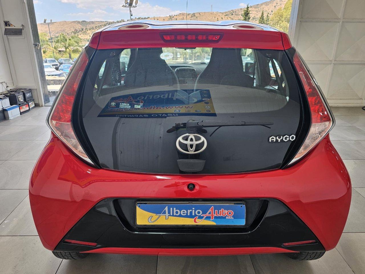 Toyota Aygo 5 Porte Aygo 5p 1.0 x-play my15