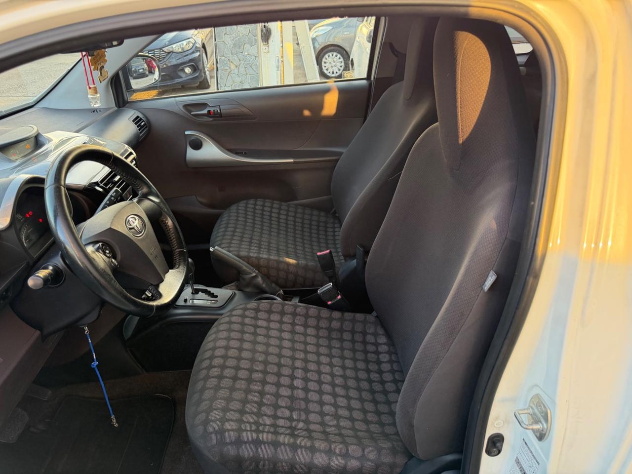 Toyota iQ 1.0 Sol