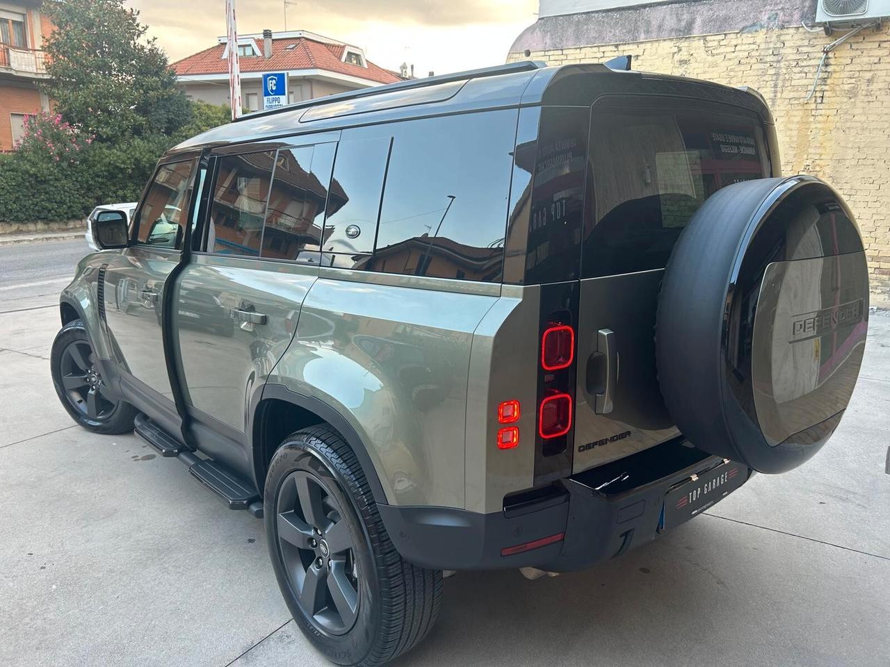 Land Rover Defender 110 3.0D I6 200 CV AWD Auto X-Dynamic SE