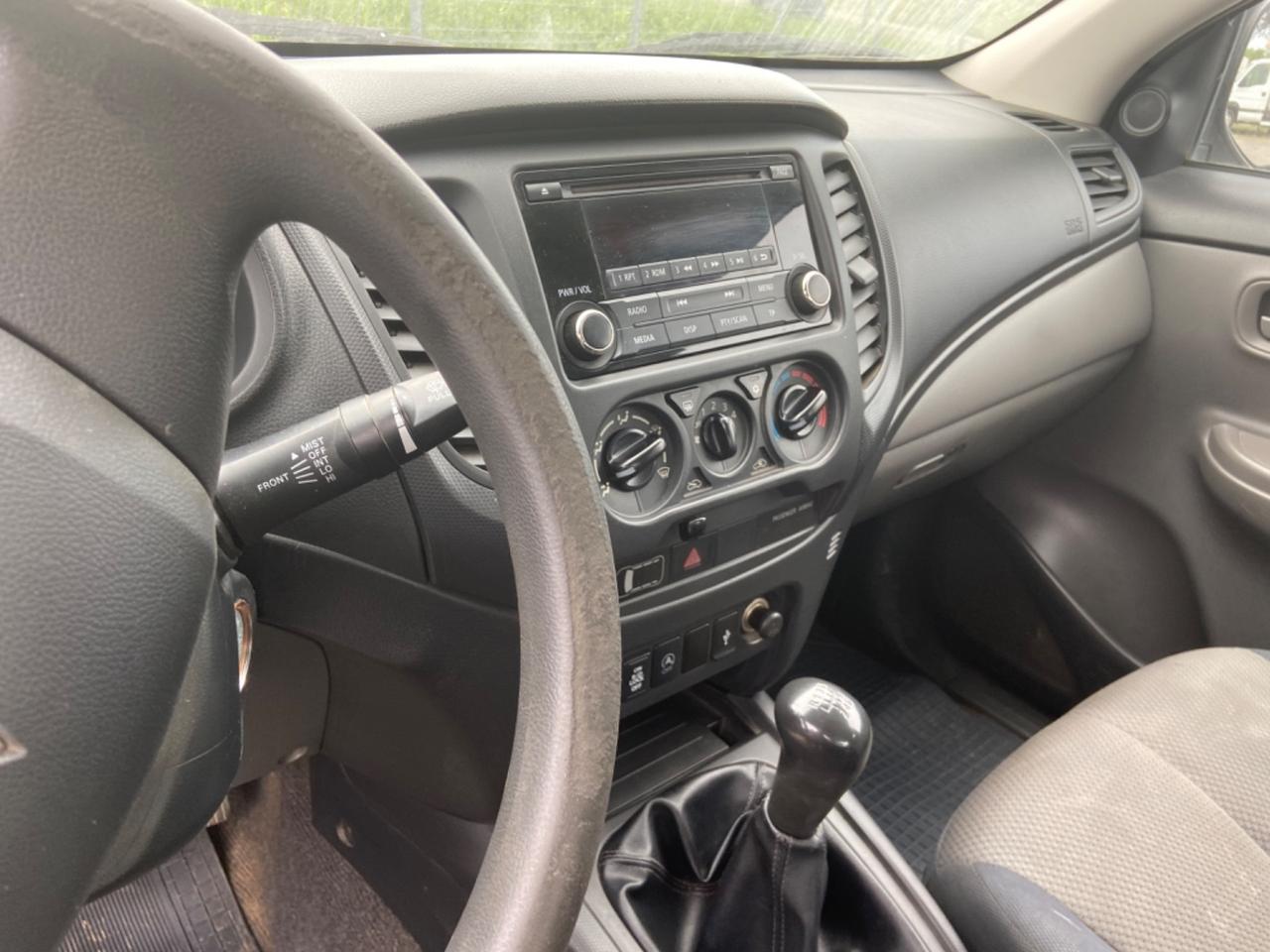 Mitsubishi L200 2.4 DI-D/154CV Club Cab Invite gancio traino