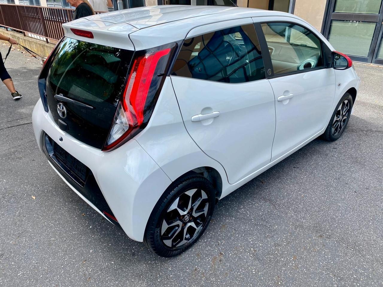 Toyota Aygo 5p 1.0 x-play -CAMERA - TAGLIANDI CASA MADRE-GARANZIA