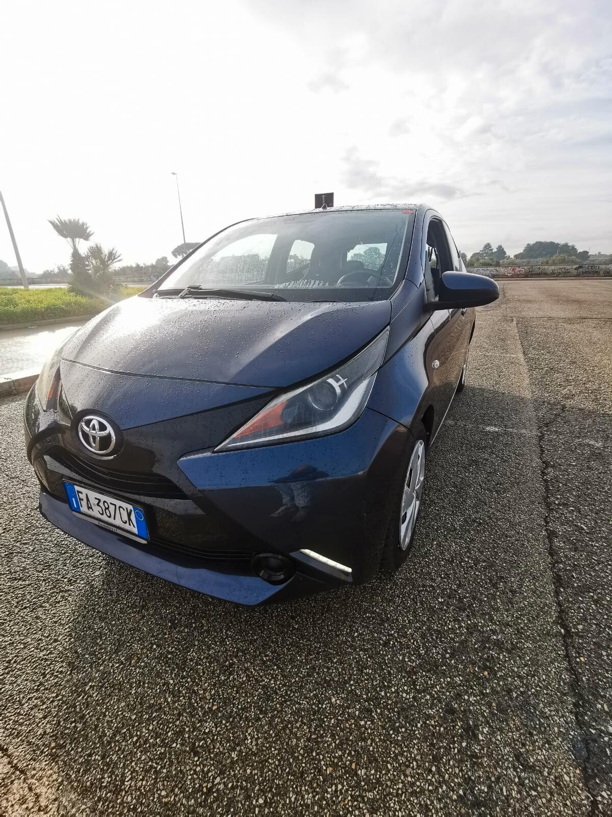 Toyota Aygo 1.0 VVT-i 69 CV 5P. x-wave