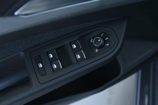 VOLKSWAGEN Golf 1.0 eTSI EVO DSG Life / Neopatentati