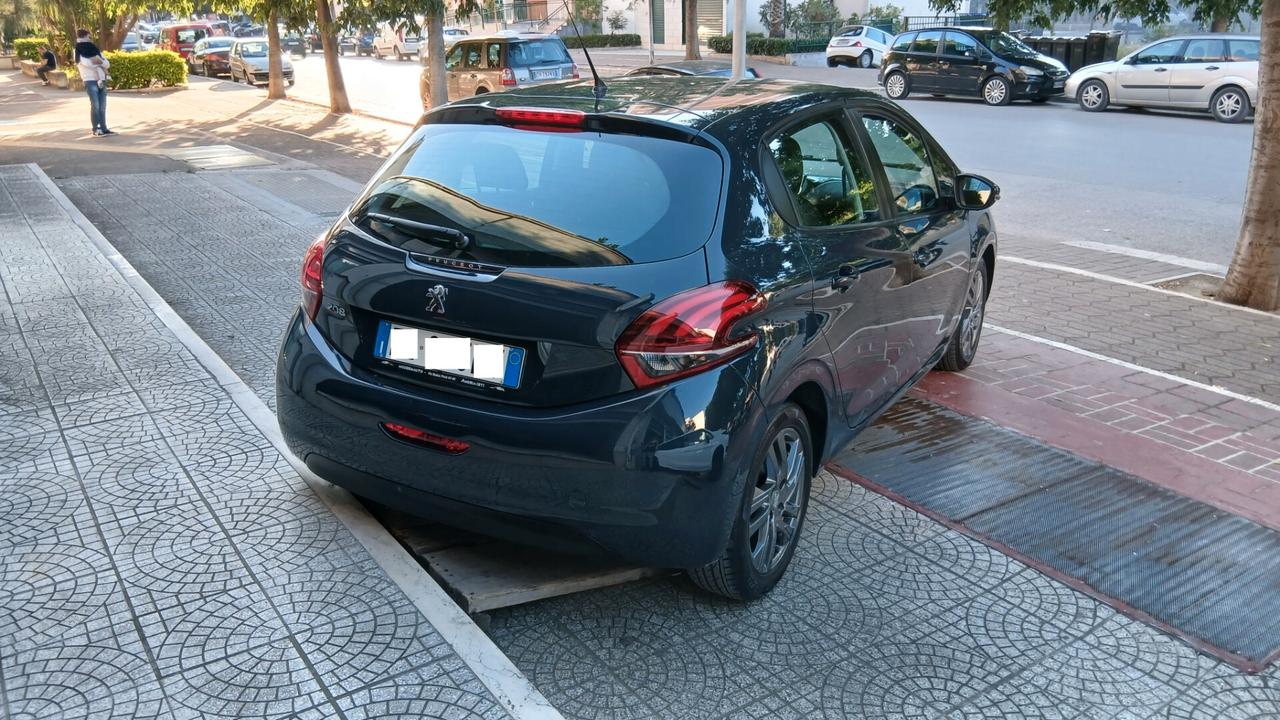 Peugeot 208 BlueHDi 75 5 porte Allure