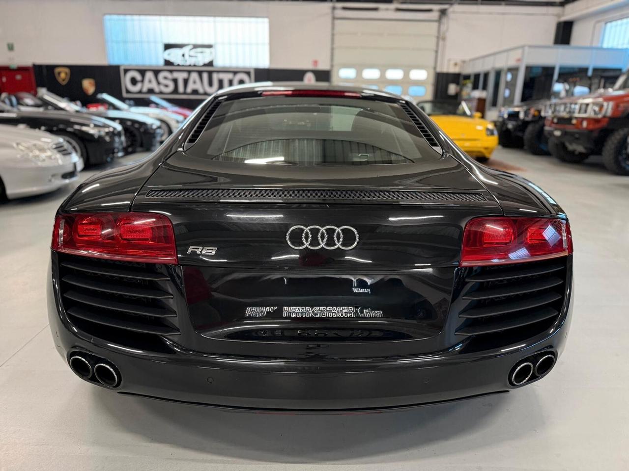 Audi R8 4.2 V8 FSI quattro R tronic