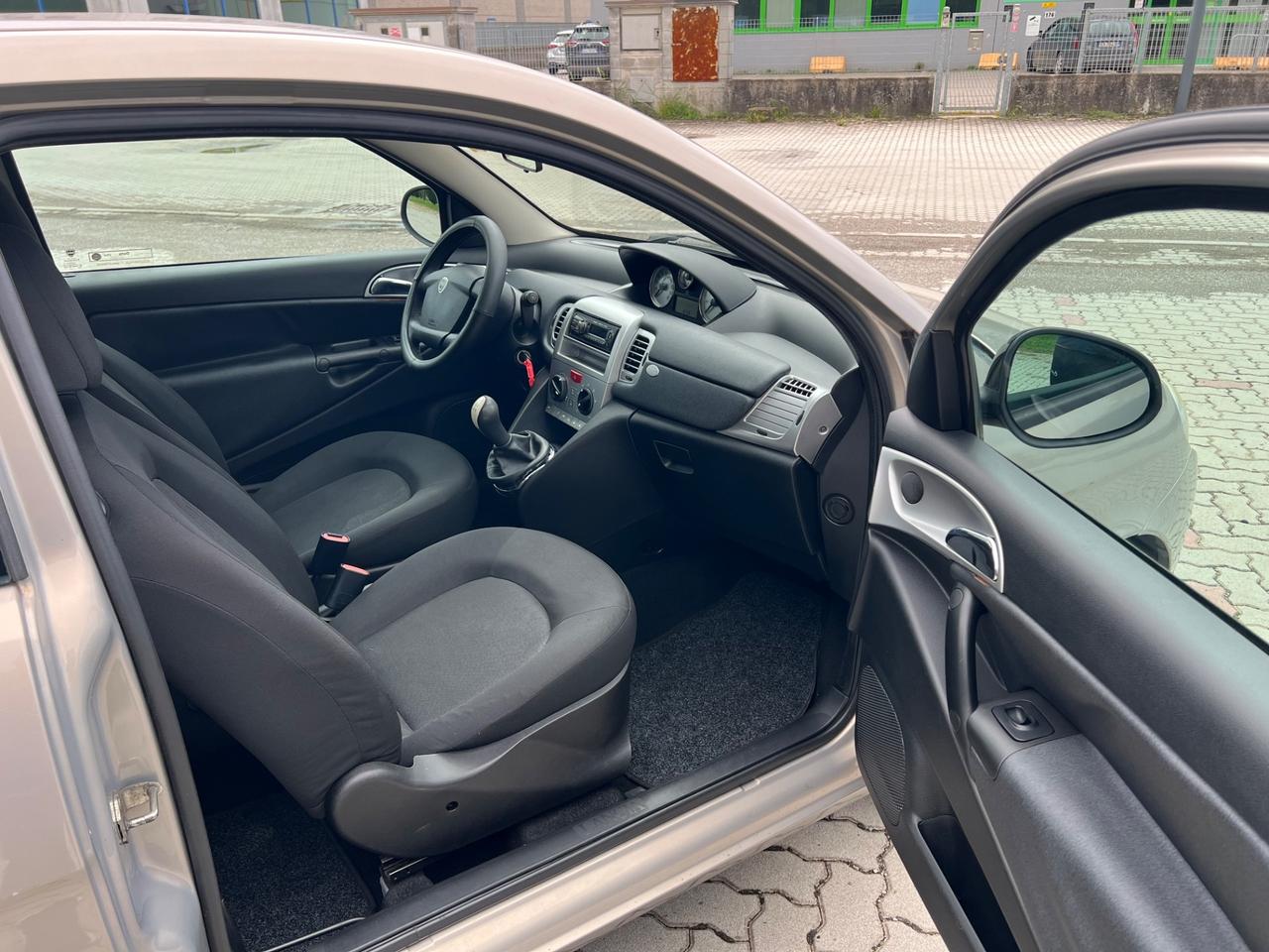 Lancia Ypsilon 1.3 MJT 75 CV Platinum