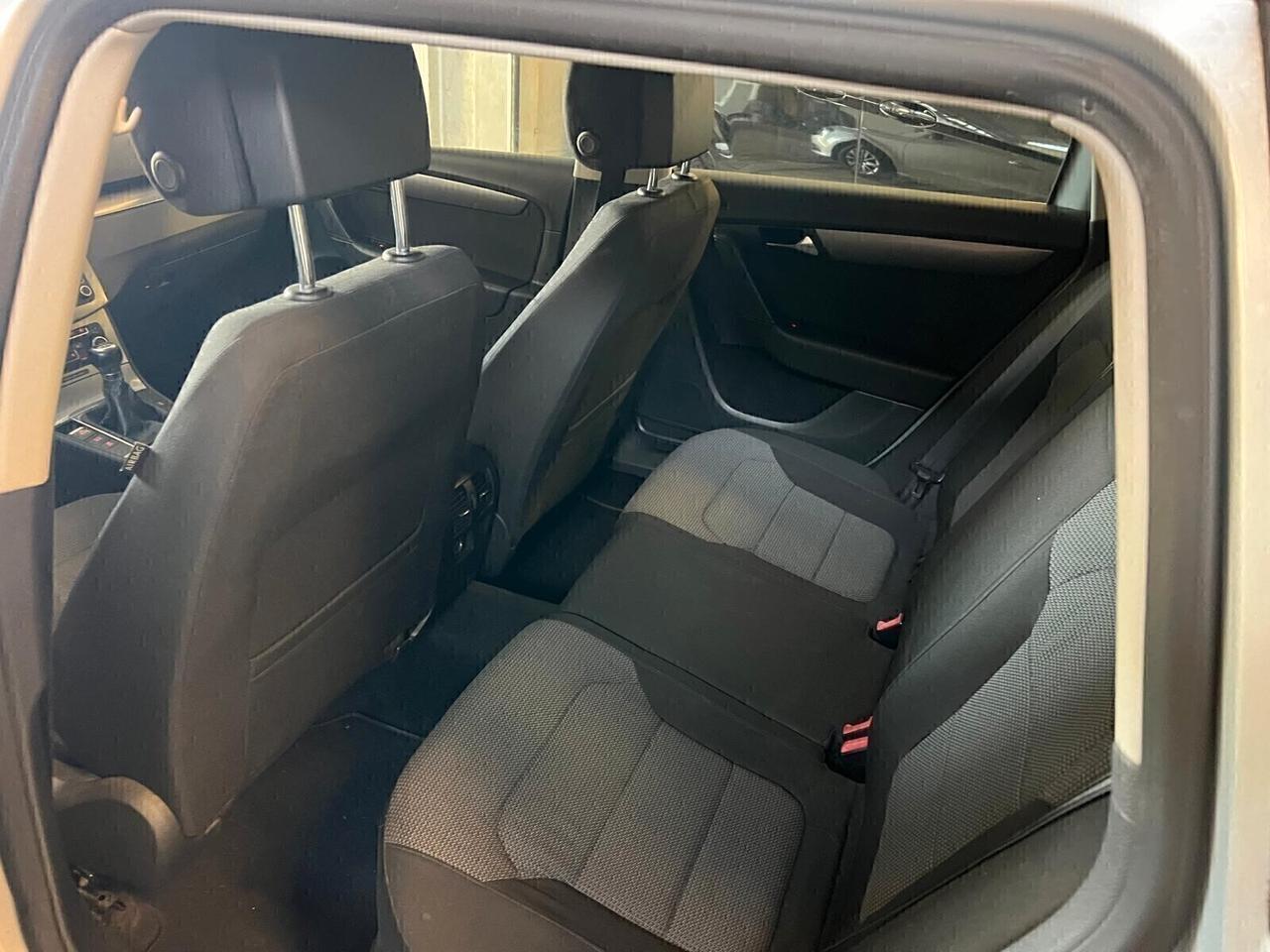 Volkswagen Passat 2.0 TDI Comfortline BlueM. Tech.-2011