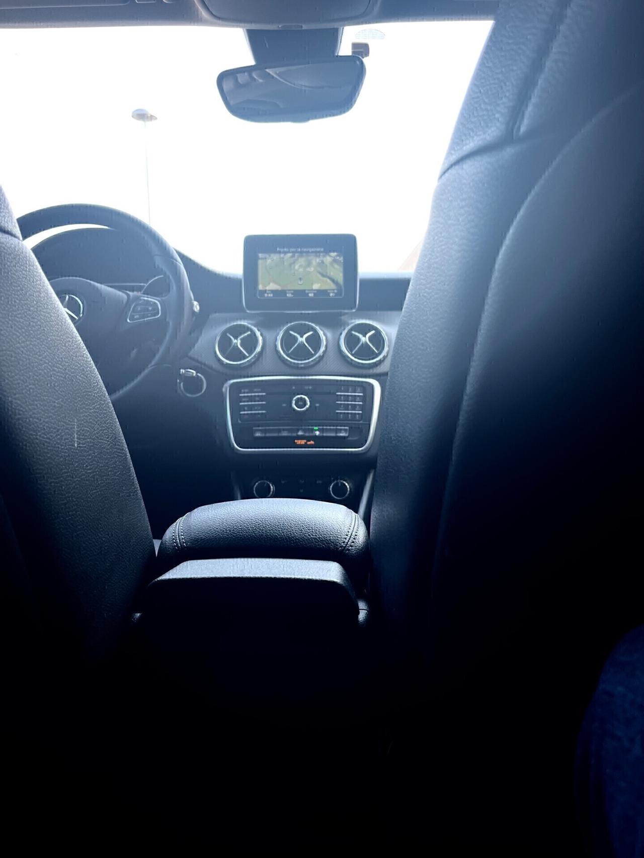 GLA 200 (136cv) MOTORE MERCEDES 4MATIC*AUTOMATICO