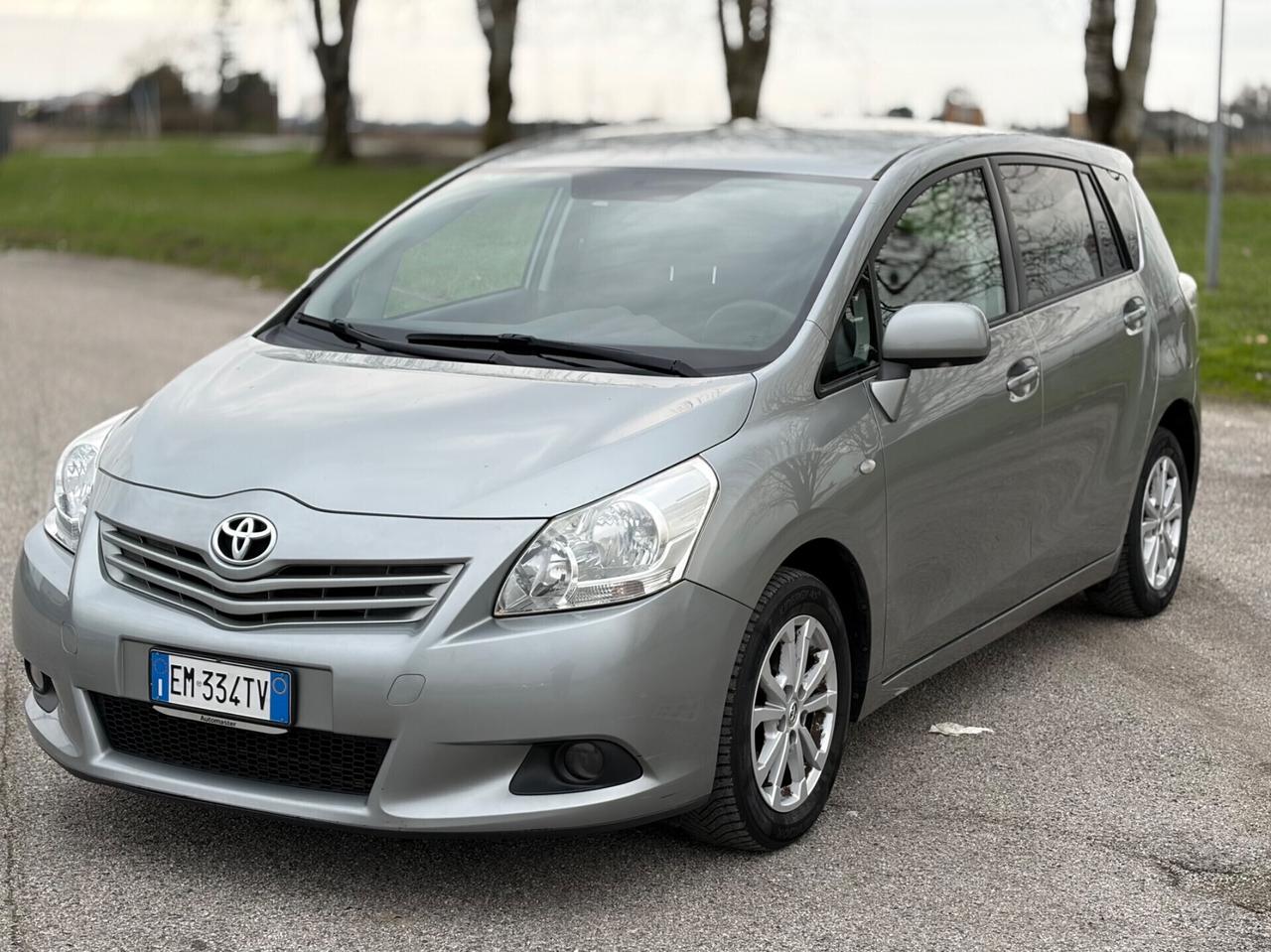 Toyota Verso 2.0 diesel 2012 7 posti Gancio Traino