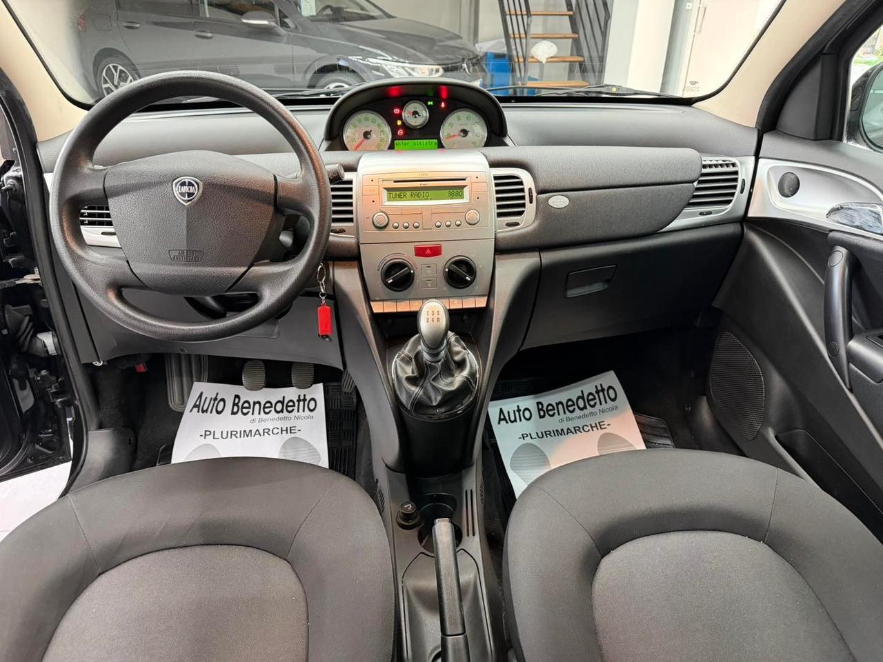 Lancia Ypsilon 1.2 8v diva 2011